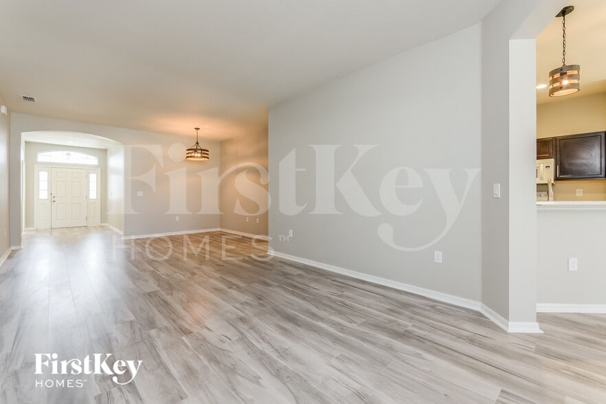 Building Photo - 533 Interlock St