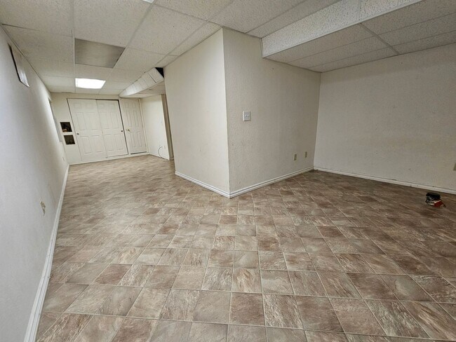 Building Photo - Fabulous 4 Bed Home Near Buckley Space Force Base