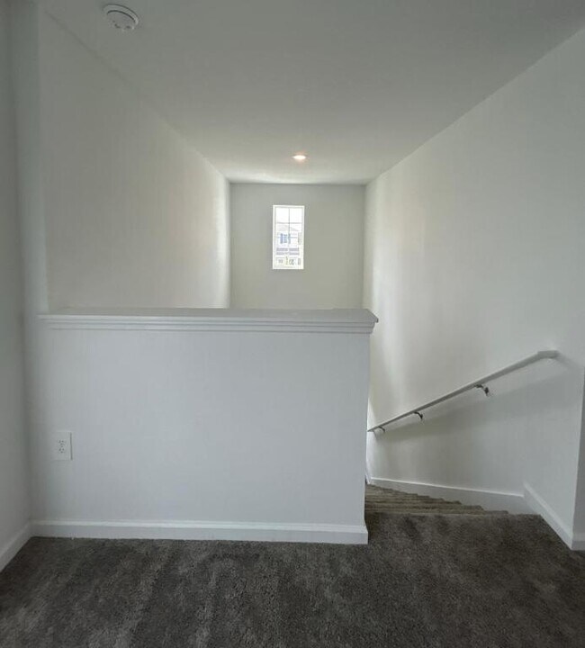 Building Photo - 989 Harold Pass