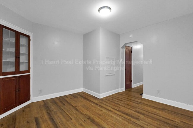 Building Photo - 973 Kelton Ave