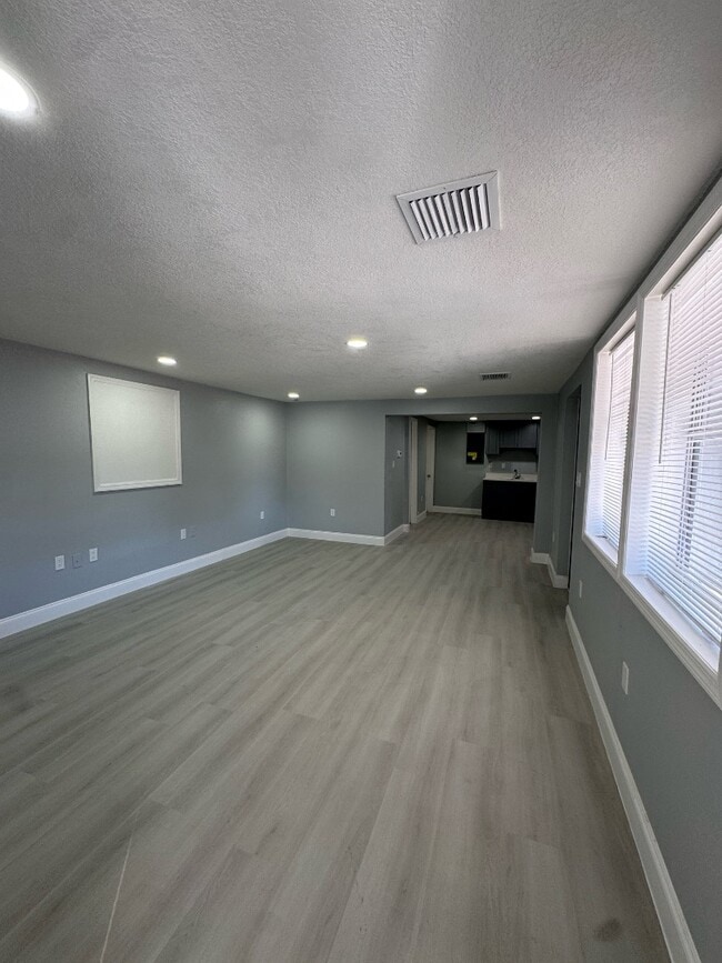 Building Photo - 3402 9th Ave W