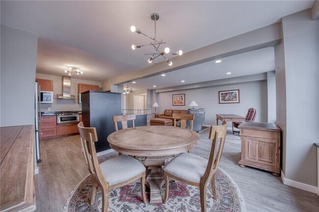 Building Photo - 320 Fort Duquesne Blvd