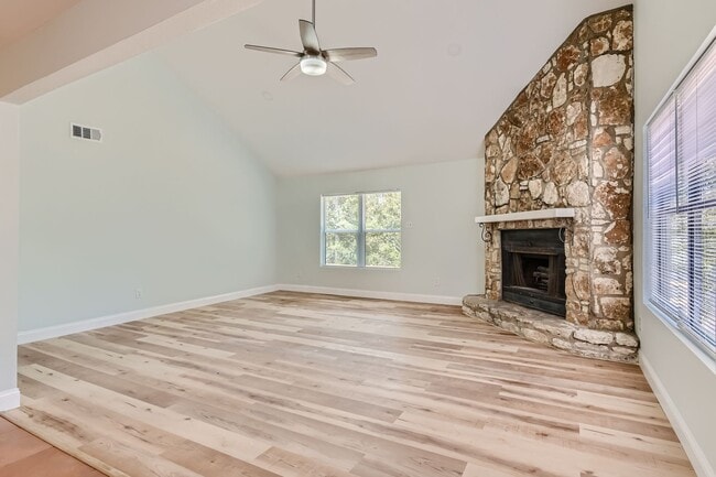 Building Photo - House on 5 Acres East of Austin!