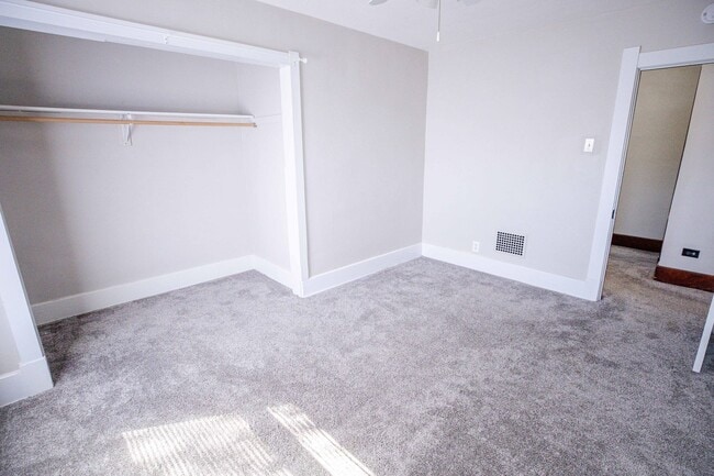 Building Photo - Spacious and Beautidul Four Bedroom Home!