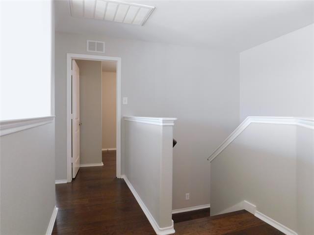 Building Photo - 14904 Riverside Dr