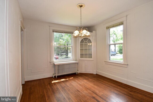 Building Photo - 633 24th St S