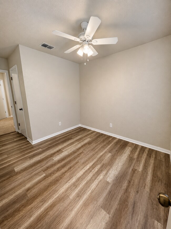 Building Photo - Wurzbach Meadows Town Home
