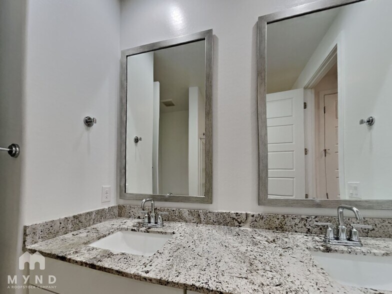 Building Photo - 19353 W Elm St