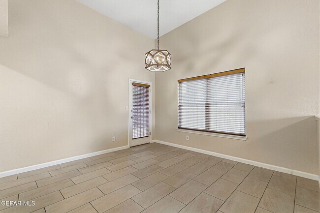 Building Photo - 1308 Rose Bud Ln