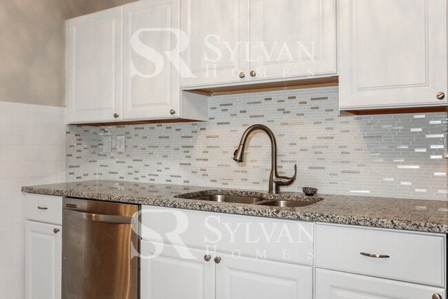 Building Photo - Spacious 3BR Home Awaits You!