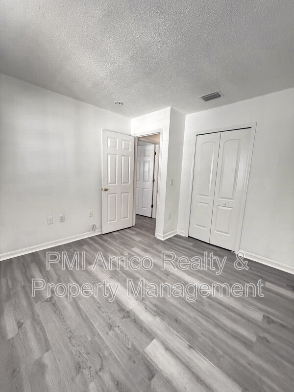 Building Photo - 7328 E Bank Dr