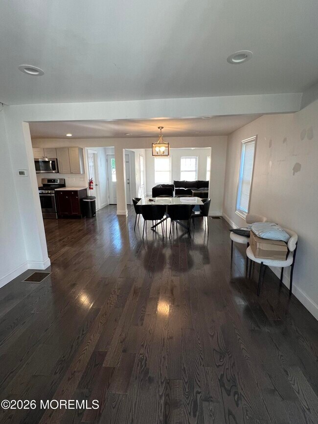 Building Photo - 8 Ridge Rd