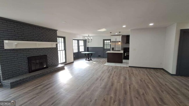 Building Photo - 490 Village Green Ct SW