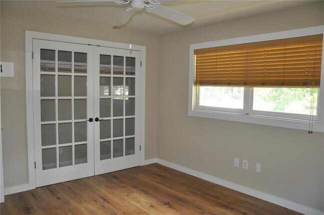 Building Photo - 1738 Santa Anna Dr