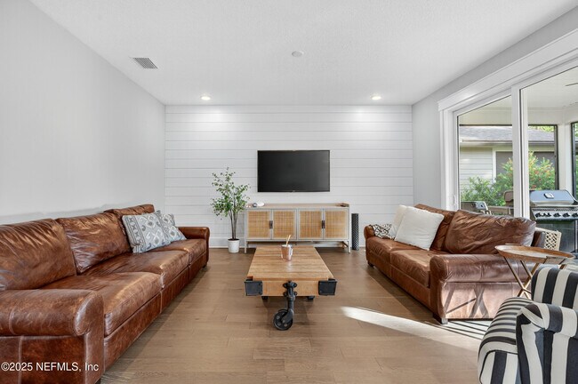 Building Photo - 434 Settler's Landing Dr
