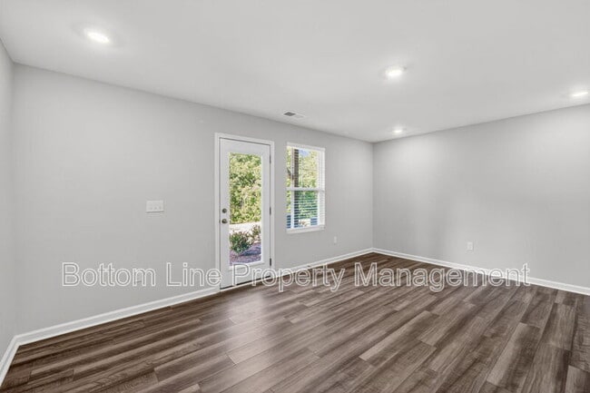 Building Photo - 1129 Lily Loch Wy