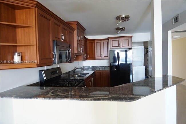 Building Photo - 3140 S Ocean Dr