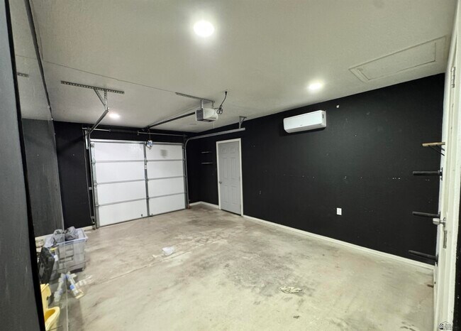 Building Photo - 726 Calle Nueva Vida