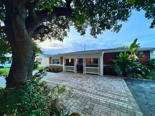 Primary Photo - 7825 Miramar Pkwy