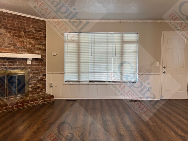 Building Photo - Spacious Home With Classic Charm