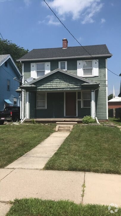 Building Photo - 3 Bedroom House