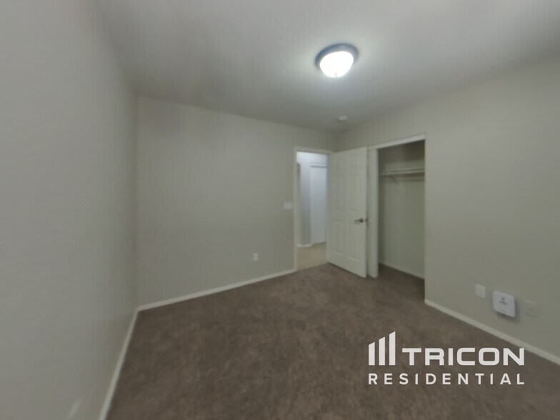 Building Photo - 31361 N Blackfoot Dr
