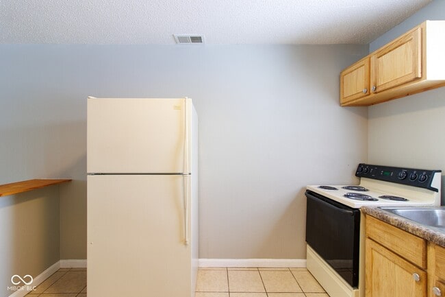 Building Photo - 6213 Commodore Dr