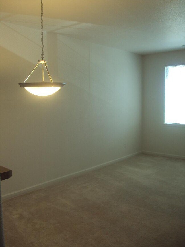 Building Photo - "Spacious 2-Bed, 2-Bath Condo Gem with Garage in Vibrant Denver Locale!"