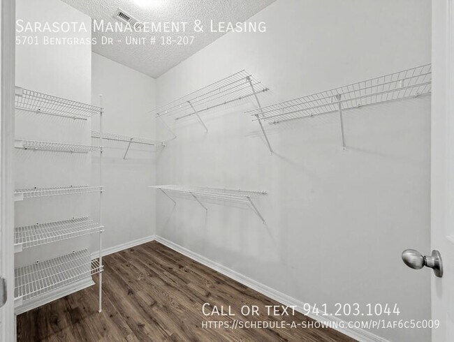 Building Photo - 5701 Bentgrass Dr