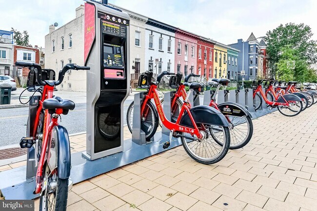 Building Photo - 1417 Newton St NW