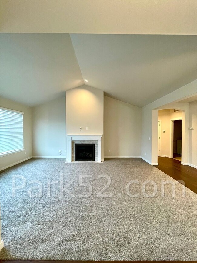 Building Photo - $500 Off First Full Month! 4 Bedroom Singl...