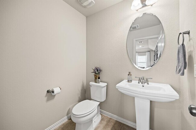 Building Photo - 631 Turquoise Dr