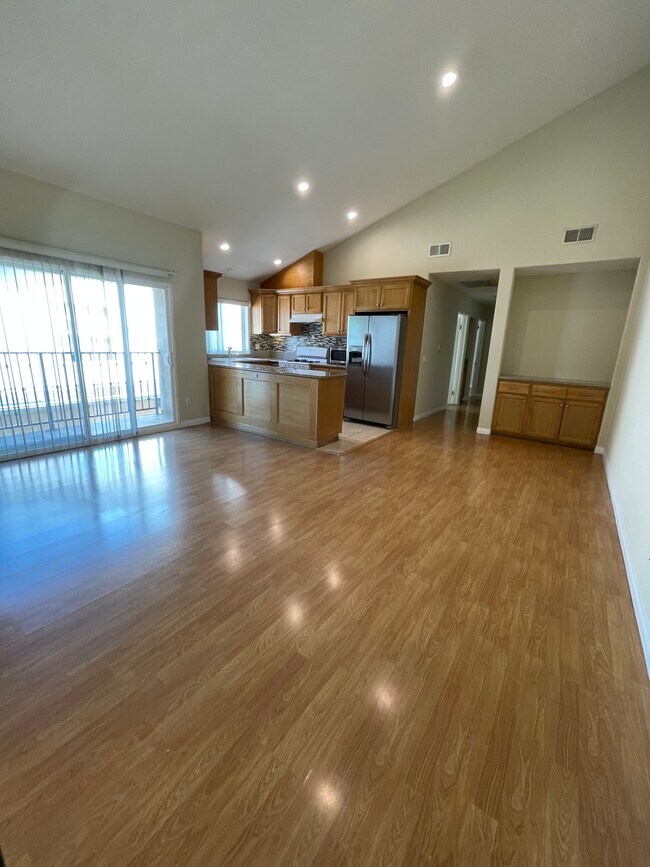 Building Photo - 13806 Vanowen St