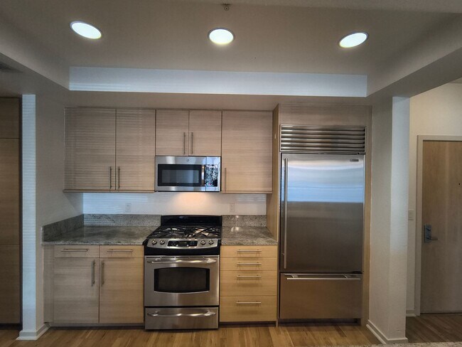 Building Photo - $500 MOVE IN SPECIAL!!! LUXURY 2 BEDROOM CONDO IN DOWNTOWN WALNUT CREEK, CA!