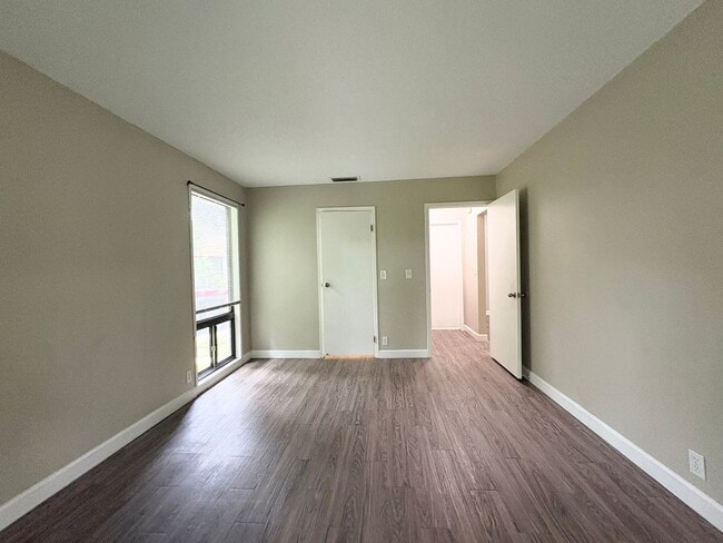 Building Photo - Beautiful Corner Unit with Vinyl Plank Flooring & Private Screened Patio