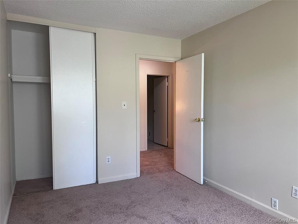 Building Photo - 200 Springmeadow Dr