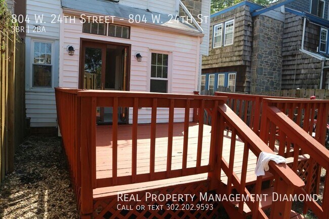 Building Photo - 804 W 24th St