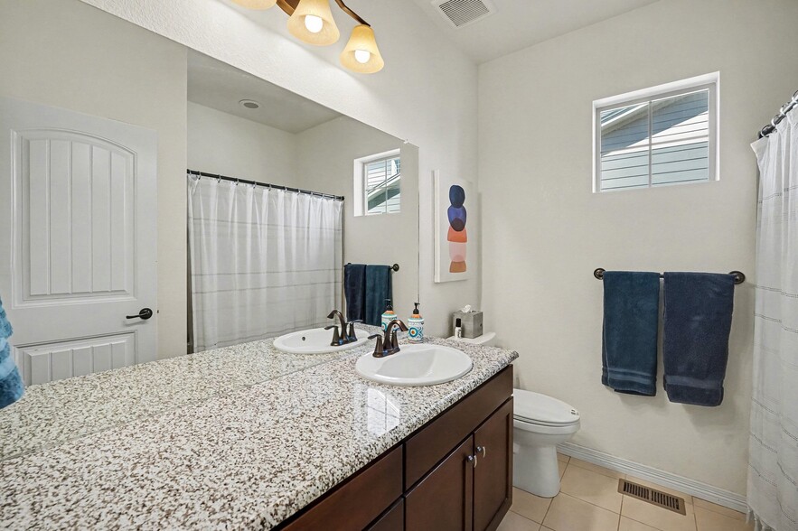 Building Photo - 470 Grenville Cir