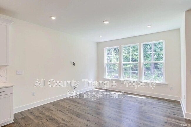 Building Photo - 6943 Doddridge Ln