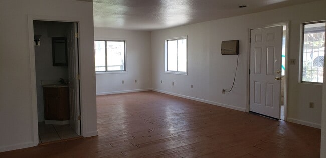 Building Photo - 4103lansingavenue.is4lease.com