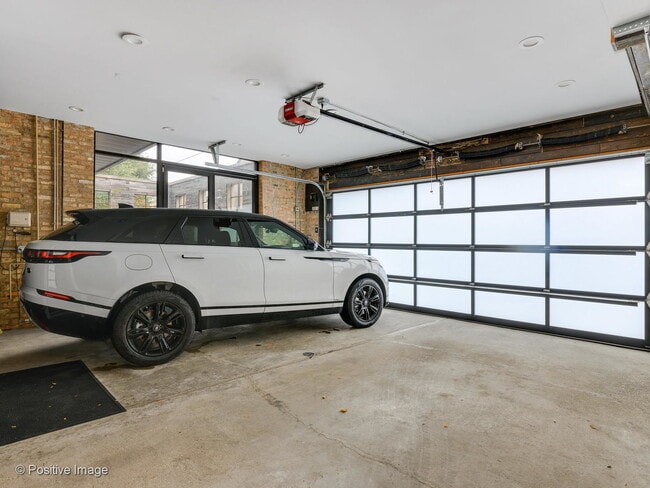 Building Photo - 1302 W Erie St