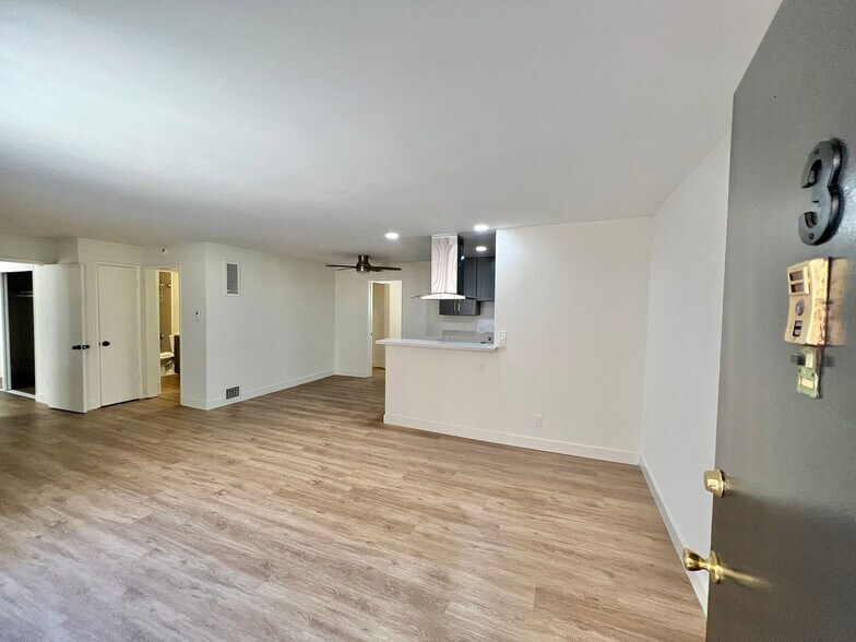 Building Photo - 3532 Keystone Av