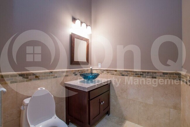 Building Photo - 1326 E Catamaran Dr