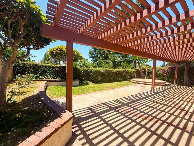 Building Photo - Welcome to Sophisticated Living in Prestigious Carmel Valley