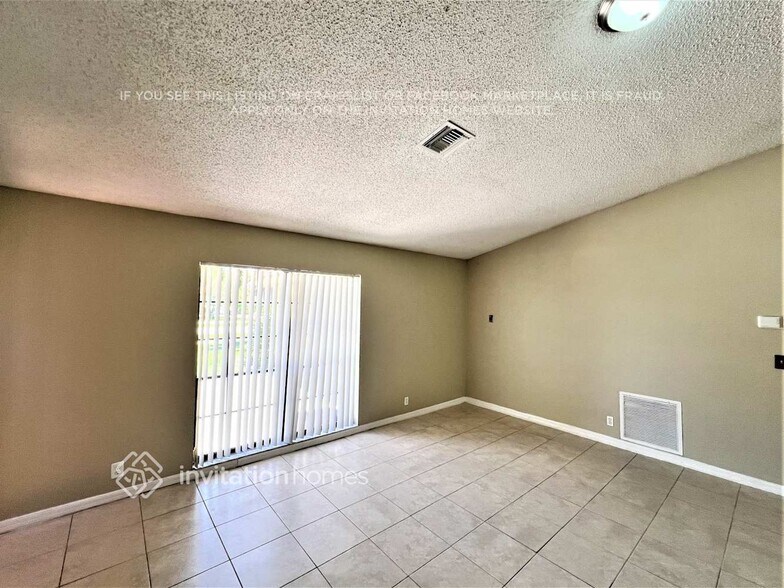 Building Photo - 1944 Lynton Cir