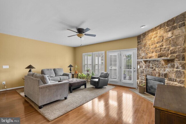 Building Photo - 43682 Chicacoon Creek Square