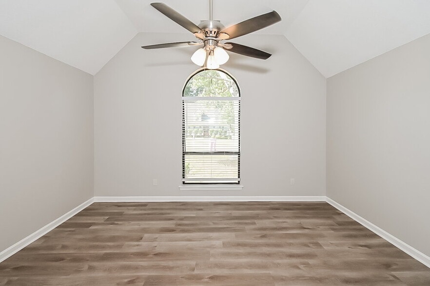 Building Photo - 822 White Pine Dr