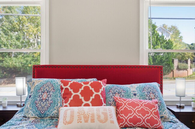 Building Photo - 1108 S Barnett Shoals Rd