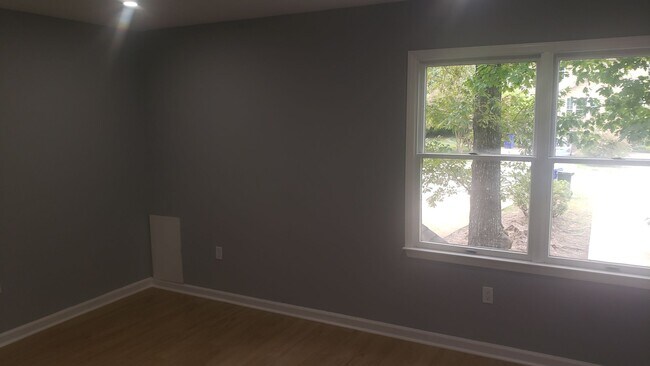 Building Photo - Delightful 3br 3ba Townhome in Chapel Hill! Available Now!