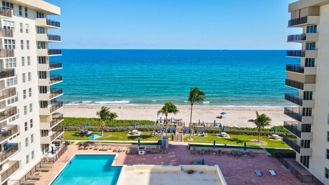 Building Photo - 1149 Hillsboro Mile